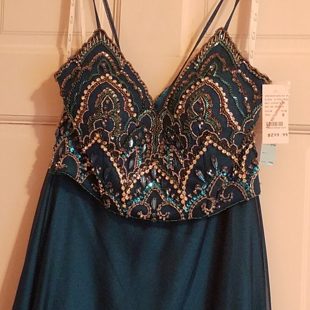 Dress - Picture 2 of 3